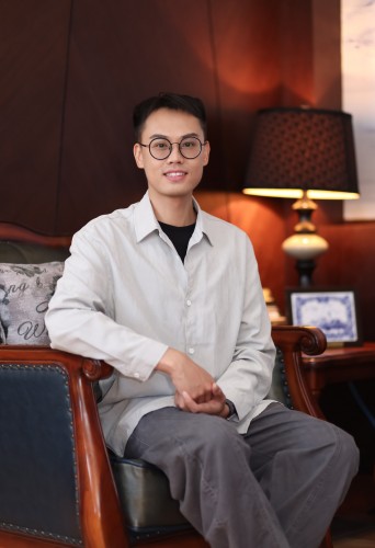 Senior Lecturer Dennis Yongde Dai